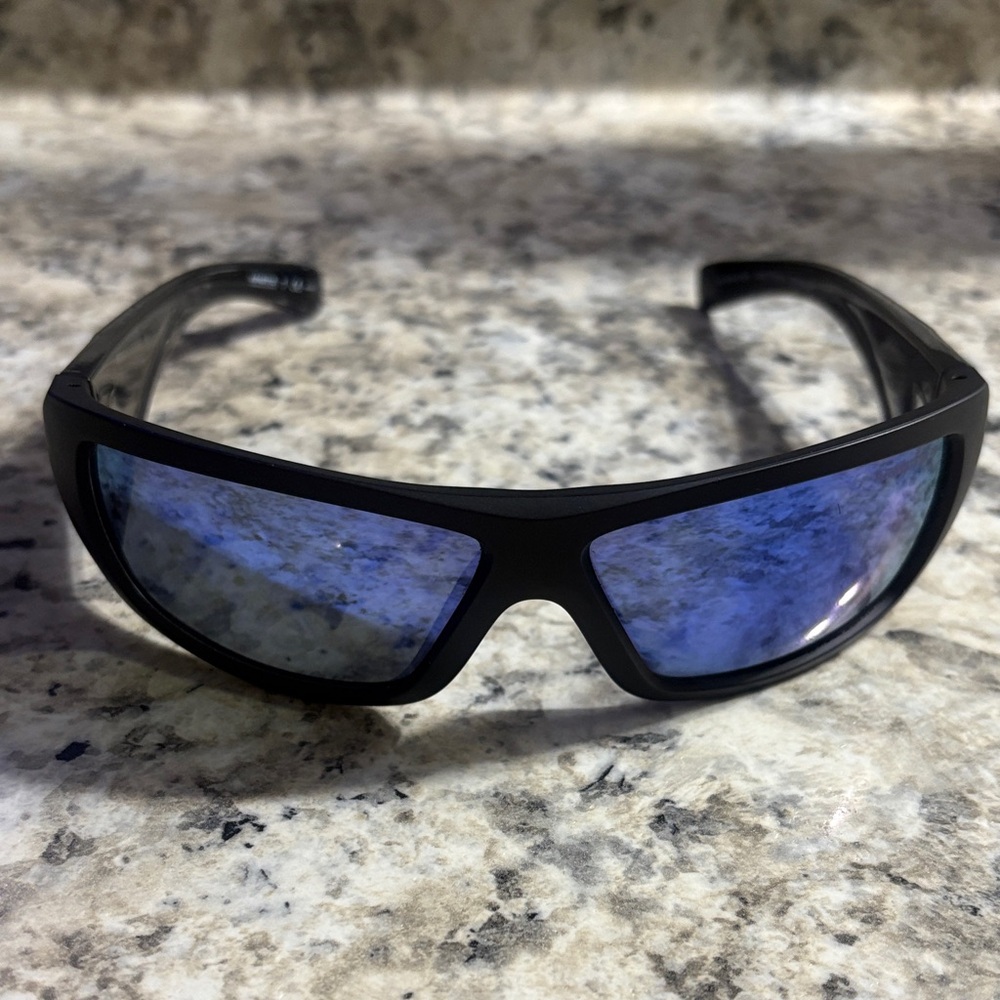 Arnette Neuralyzer AN4286 Polarized Sunglasses small scratch on lens
